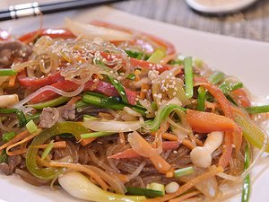 Le Bulgogi et Le Japchae avec des vermicelles de patates douces